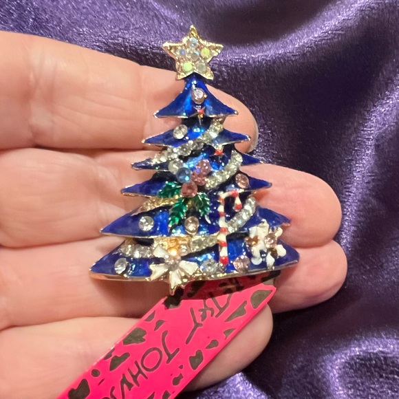 NWT Beautiful Betsy Johnson Christmas Tree Brooch - Picture 1 of 5